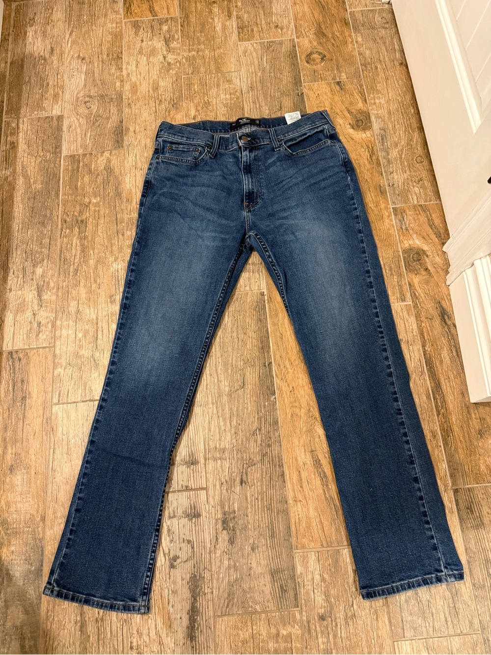 Hollister Men's Bootcut Jeans in Deep Blue Wash